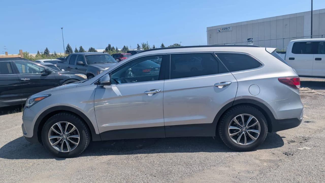 2017 Hyundai Santa Fe wheel detail